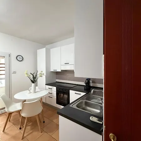 Eloise - Brand New Opening Apartment